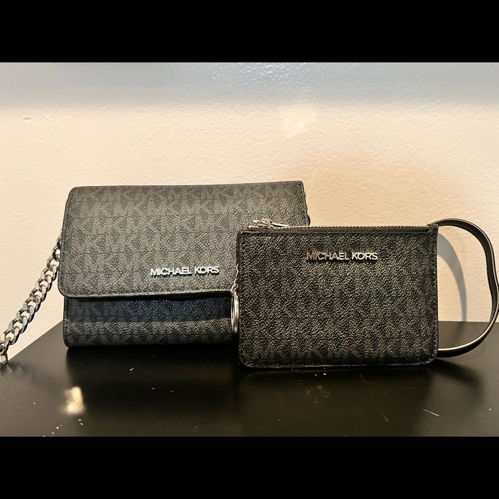 Black Michael Kors Jet Set Medium Crossbody with Matching Wallet (SET)